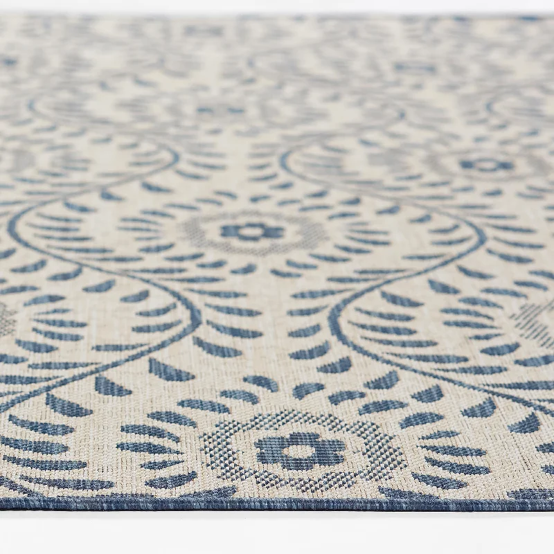 Clementine Indoor/Outdoor Polypropylene Rug, 5'3" x 7'