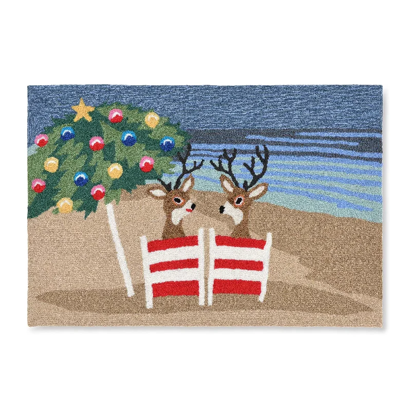 Indoor/Outdoor Hand-Hooked Beach Reindeer Accent Rug, 20" x 30"