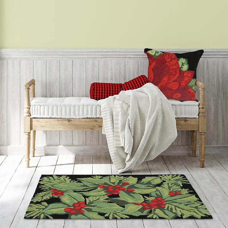 Indoor/Outdoor Hand-Hooked Holly Berry Accent Rug, 24" x 36"