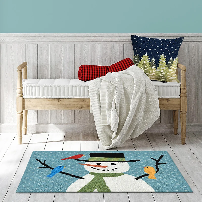 Indoor/Outdoor Hand-Hooked Snowman and Birds Accent Rug, 24" x 36"