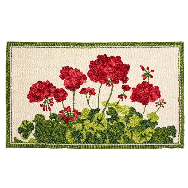 Indoor/Outdoor Geranium Hooked Polypropylene Accent Rug